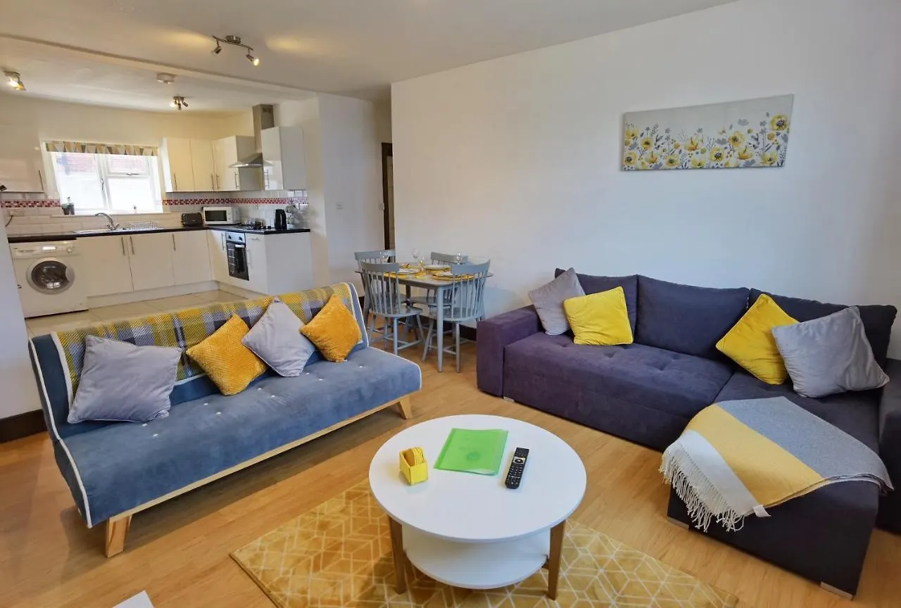Flat 3 Lovely Spacious Apartment Available For Guests Parking Wifi Southampton United Kingdom