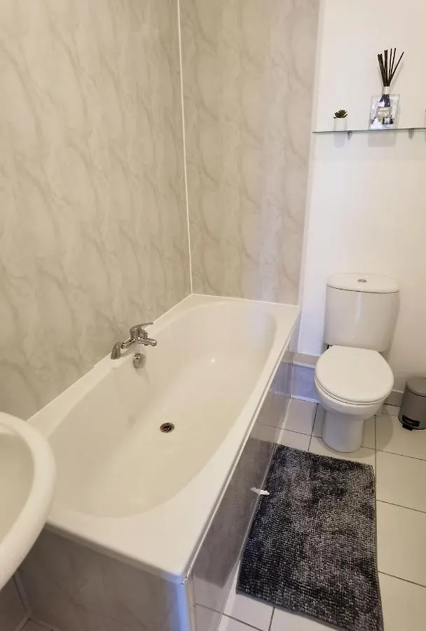 Flat 3 Lovely Spacious Apartment Available For Guests Parking Wifi Southampton